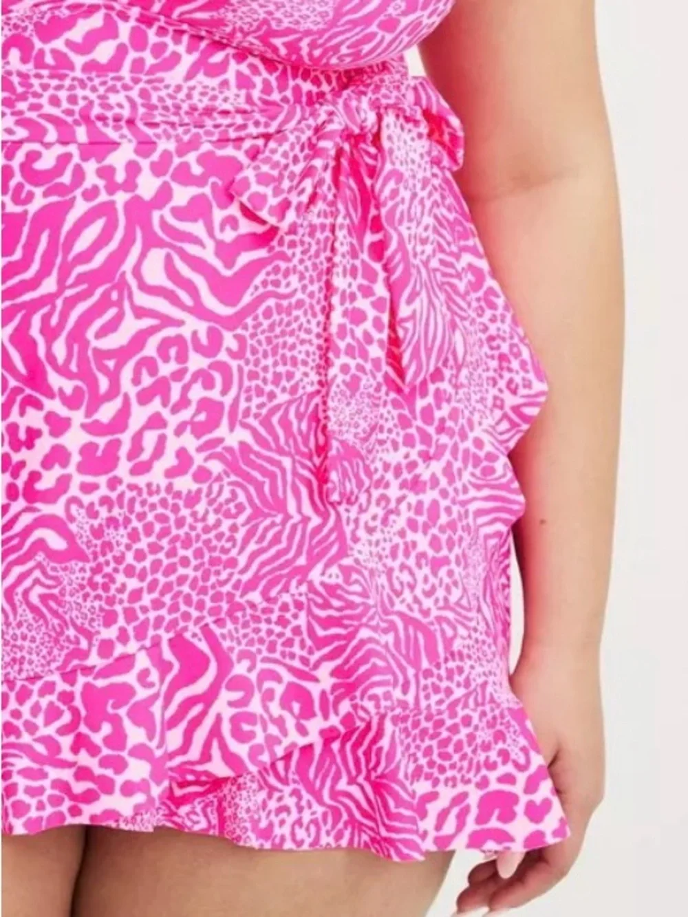 NWT Torrid Wireless Ruffle Swim Dress